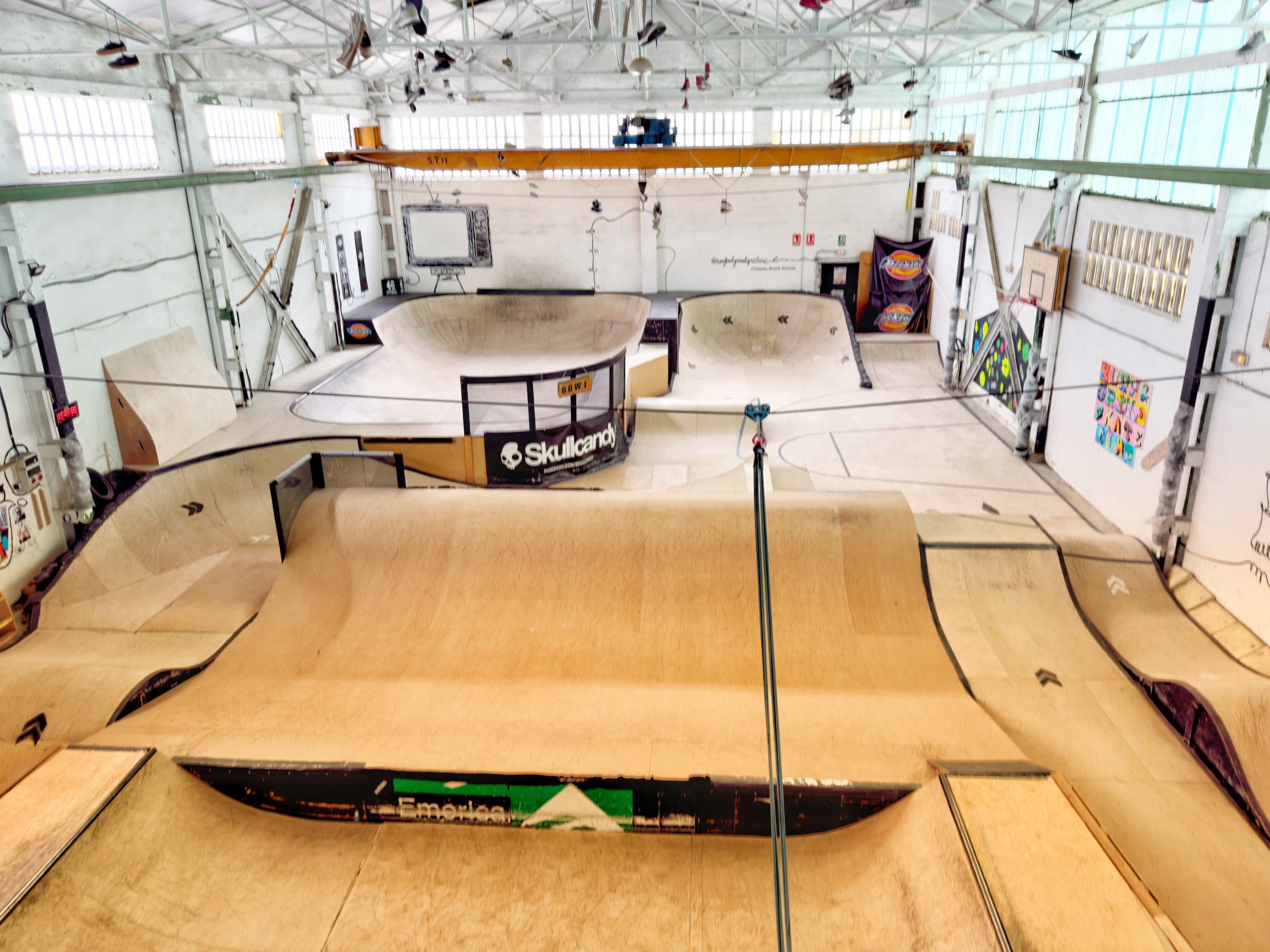 Nuestra nave / Skatepark indoor + zonas de entrenamiento