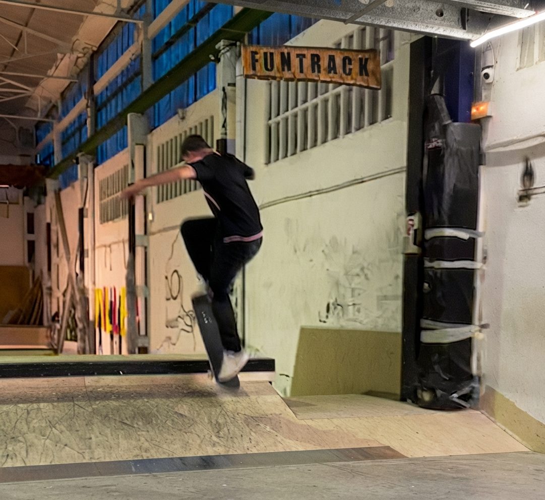 Skate en el funtrack del pabellón